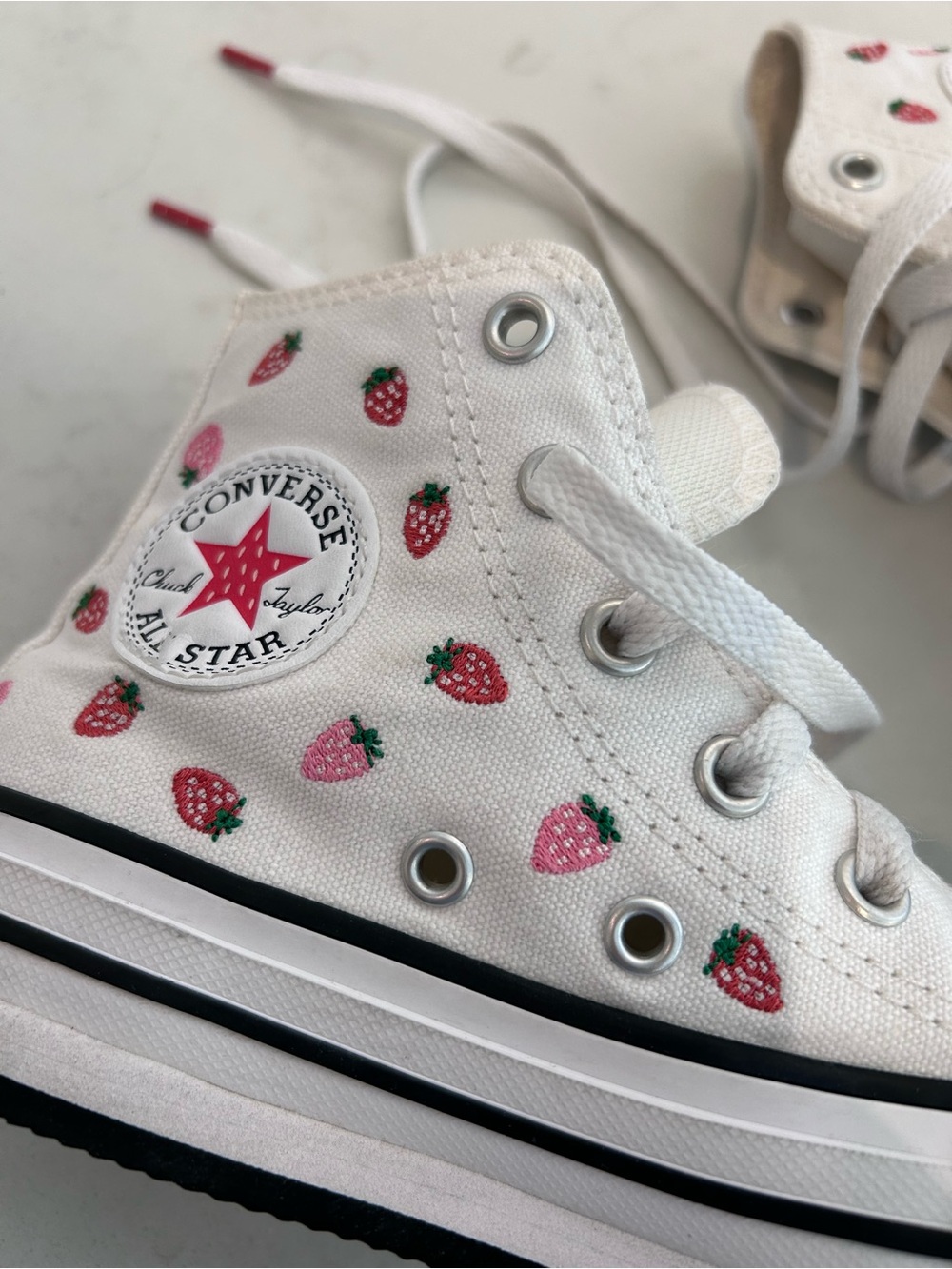 CONVERSE CHUCK TAYLOR LIFT STRAWBERRY HIGH-TOP
SNEAKERS, Like New, Size 13Y